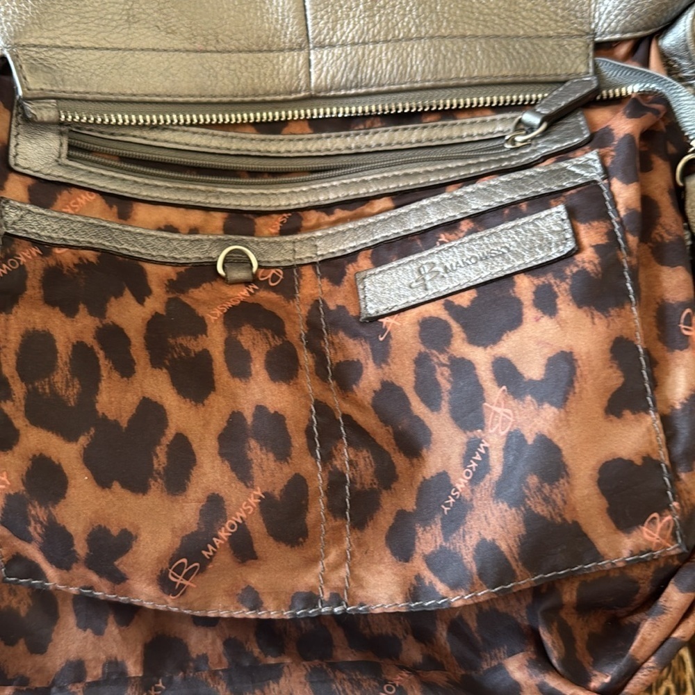 Vintage metallic silver B. Makowsky bag with optional shoulder strap w/ zippers - Picture 8 of 15